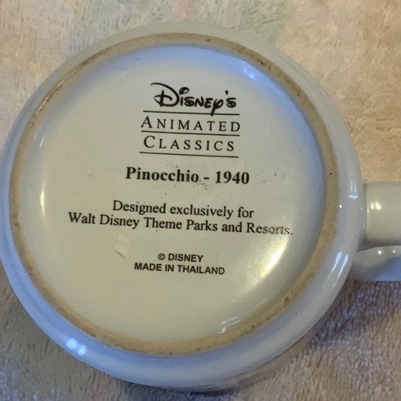 Disney’s animated classics Pinocchio coffee mug - Picture 5 of 7
